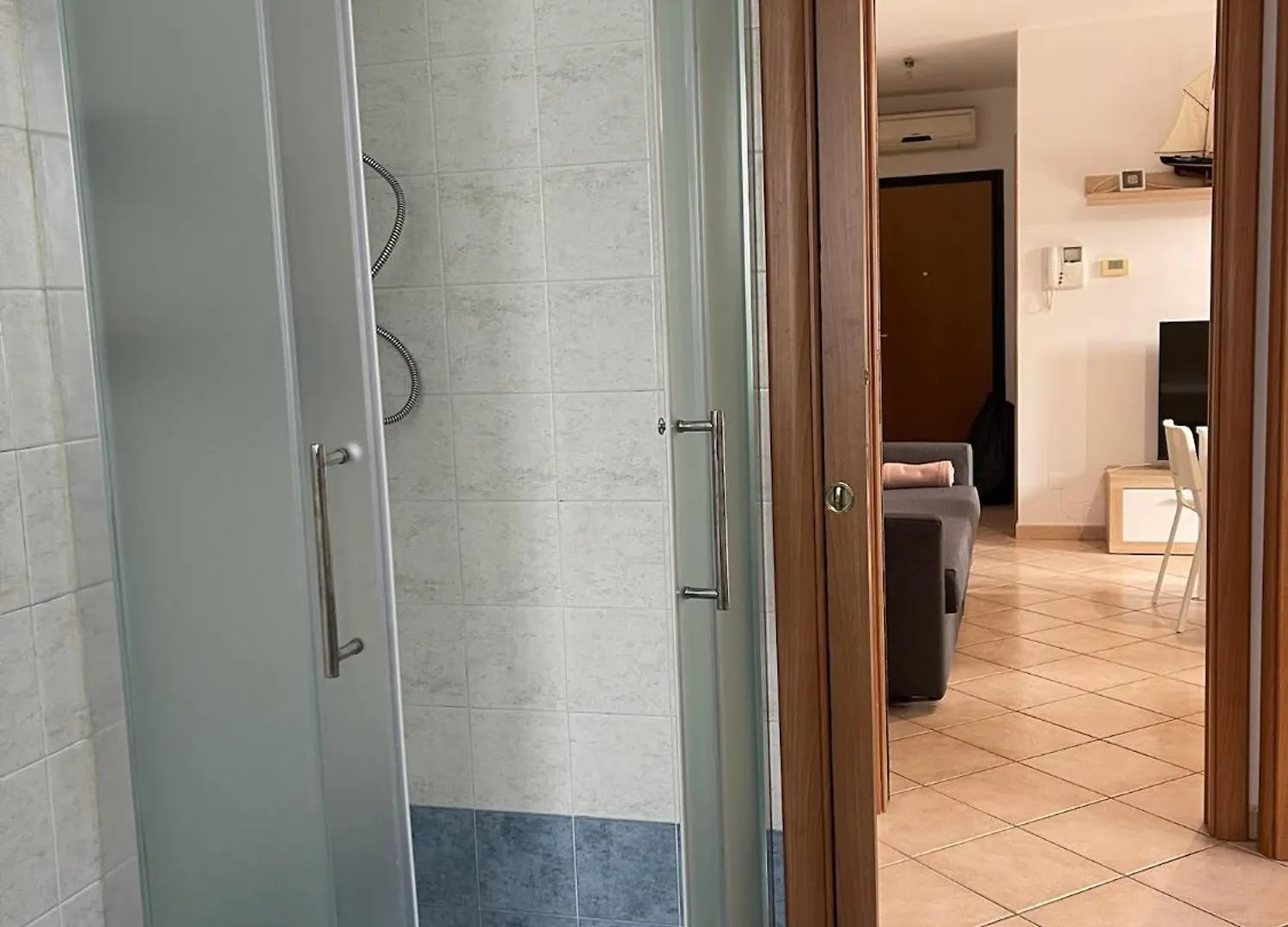 Hom - Appartamento Fino A 7 Posti Letto Comodo Al Centro Storico, Al Casello A1 E Alla Stazione Av レッジョ・エミリア アパート