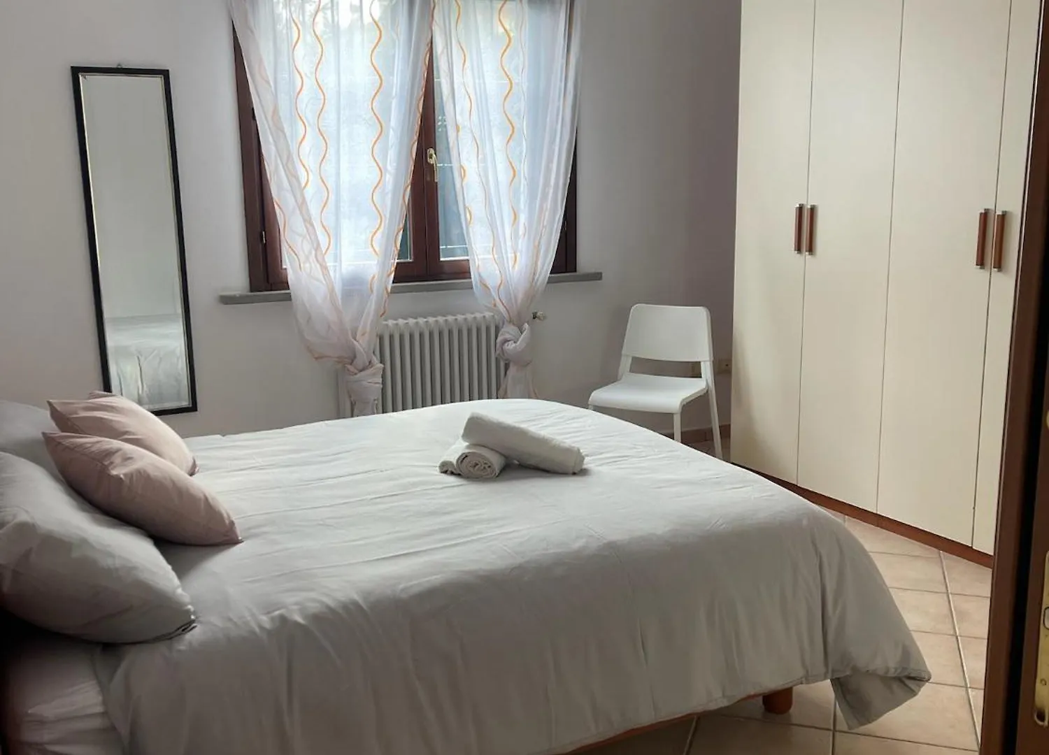 Hom - Appartamento Fino A 7 Posti Letto Comodo Al Centro Storico, Al Casello A1 E Alla Stazione Av レッジョ・エミリア アパート